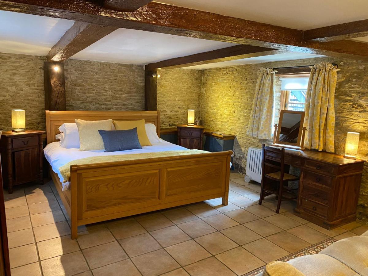 The Red Lion Hotel Криклейд Екстериор снимка